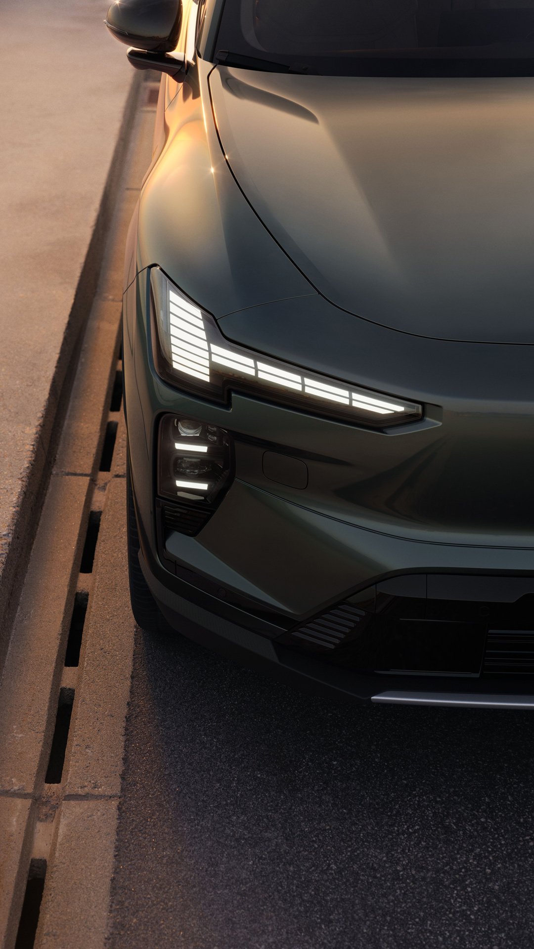 Frydenbø-Bil_VPL_Volvo_EX60_forfra_cut