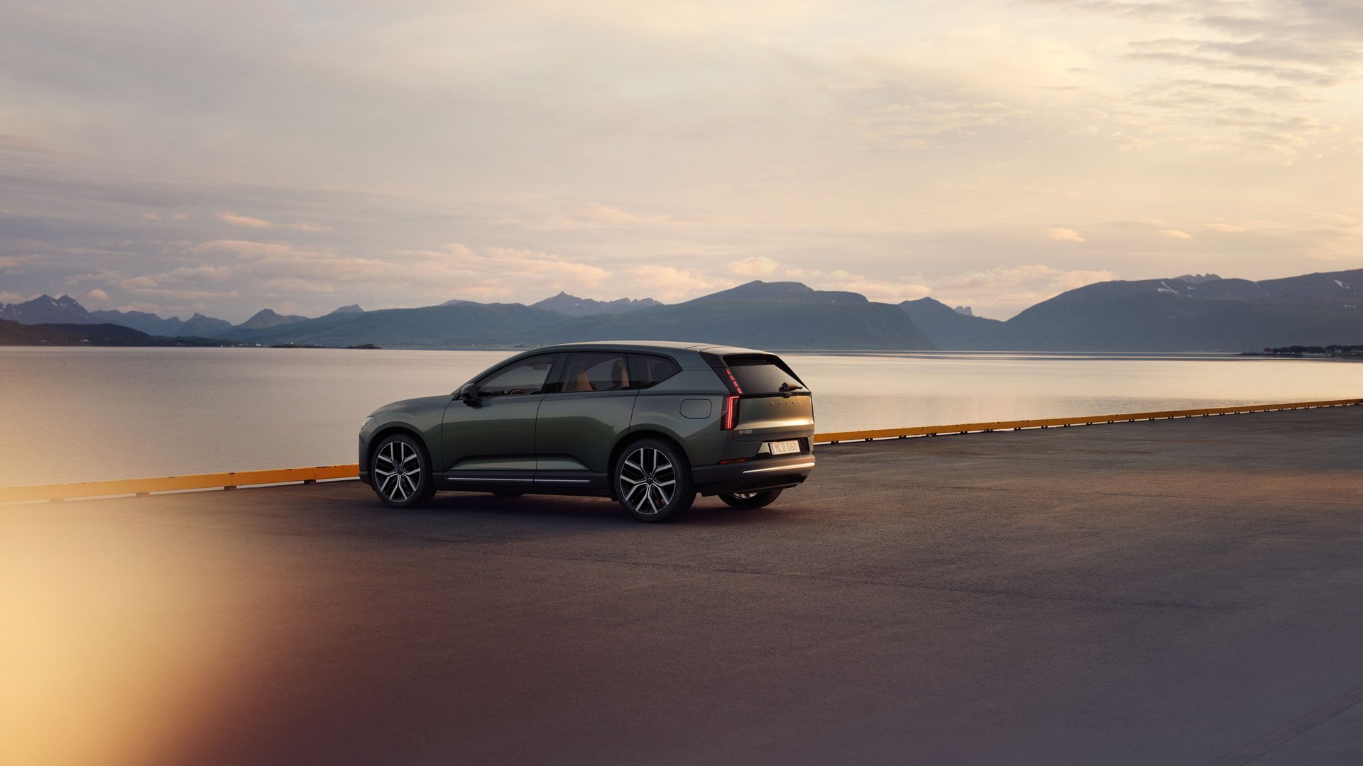 Frydenbø-Bil_VPL_Volvo_EX60_skrå_bakfra_kai