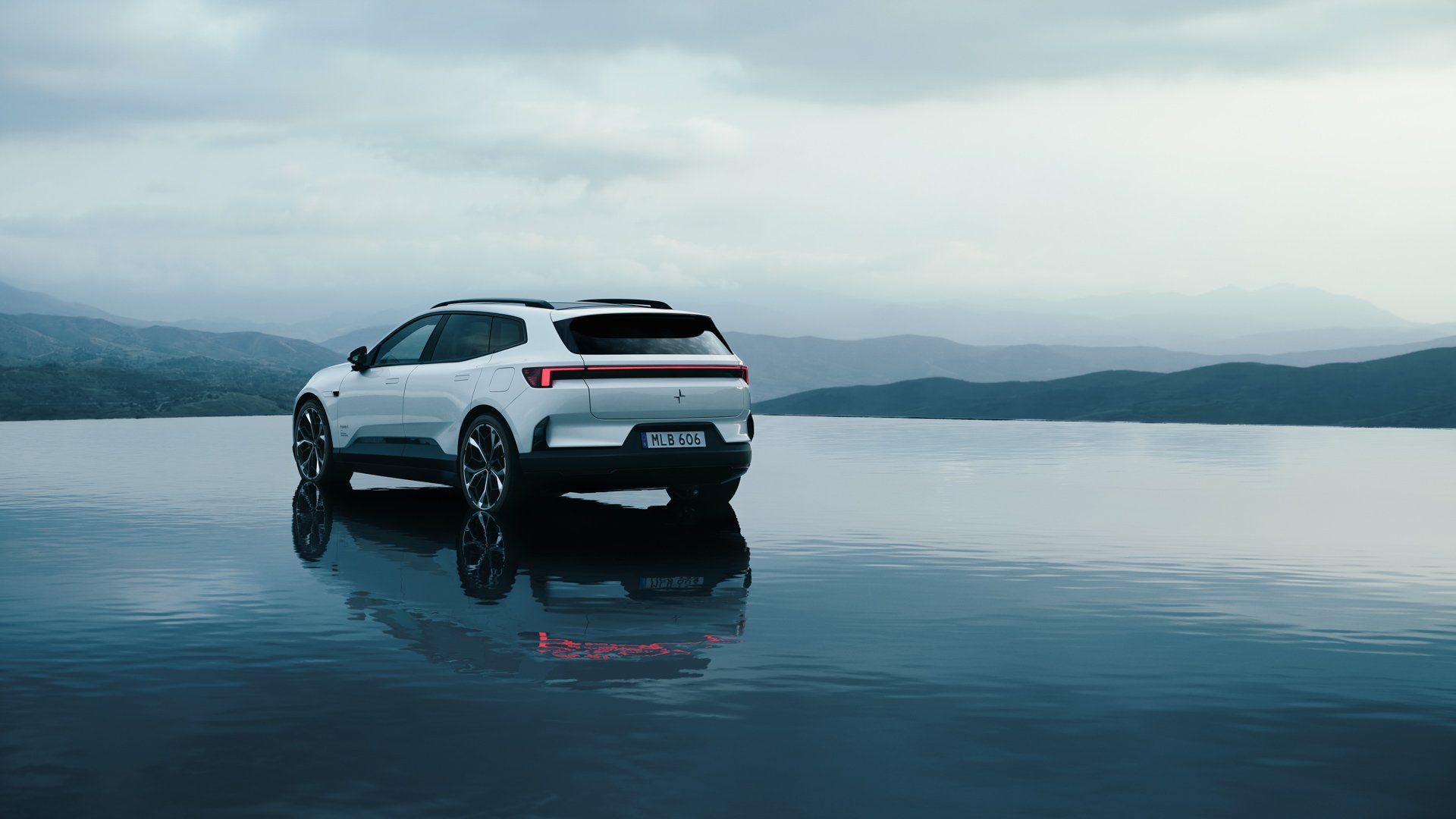Frydenbø-BIL_VPL_Polestar_4_Suv-skrå-bakfra